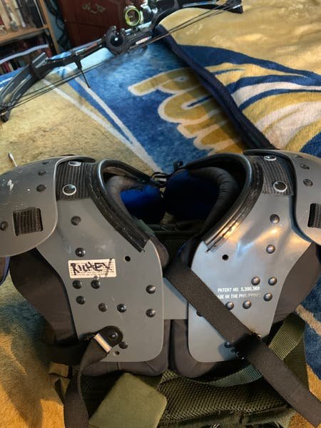 2026/04/1001468553.jpg Used Champro Air Tech 3000 Shoulder Pads - Image 1
