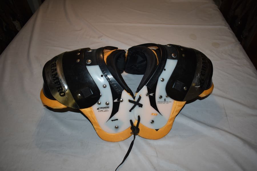 2026/04/1001468568.jpg Champro Airtech 2.2 Football Shoulder Pads, Youth Small - Image 1